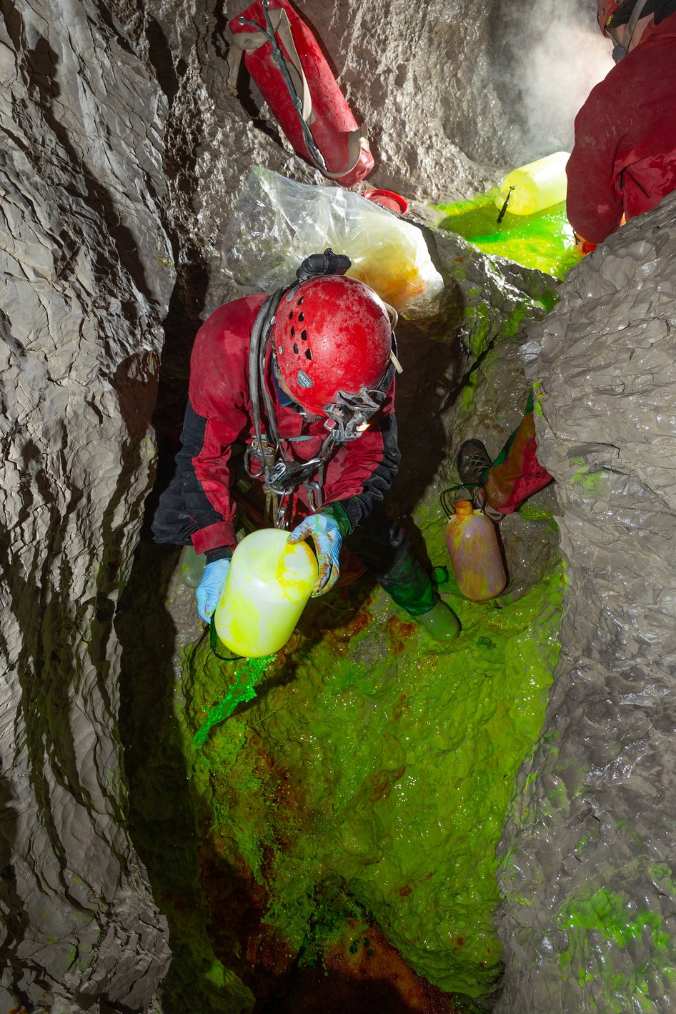 rilascio fluoresceina in grotta a -300m circa